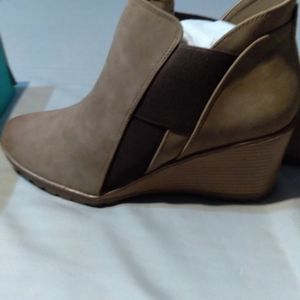 Bootie, low cut wedge boot